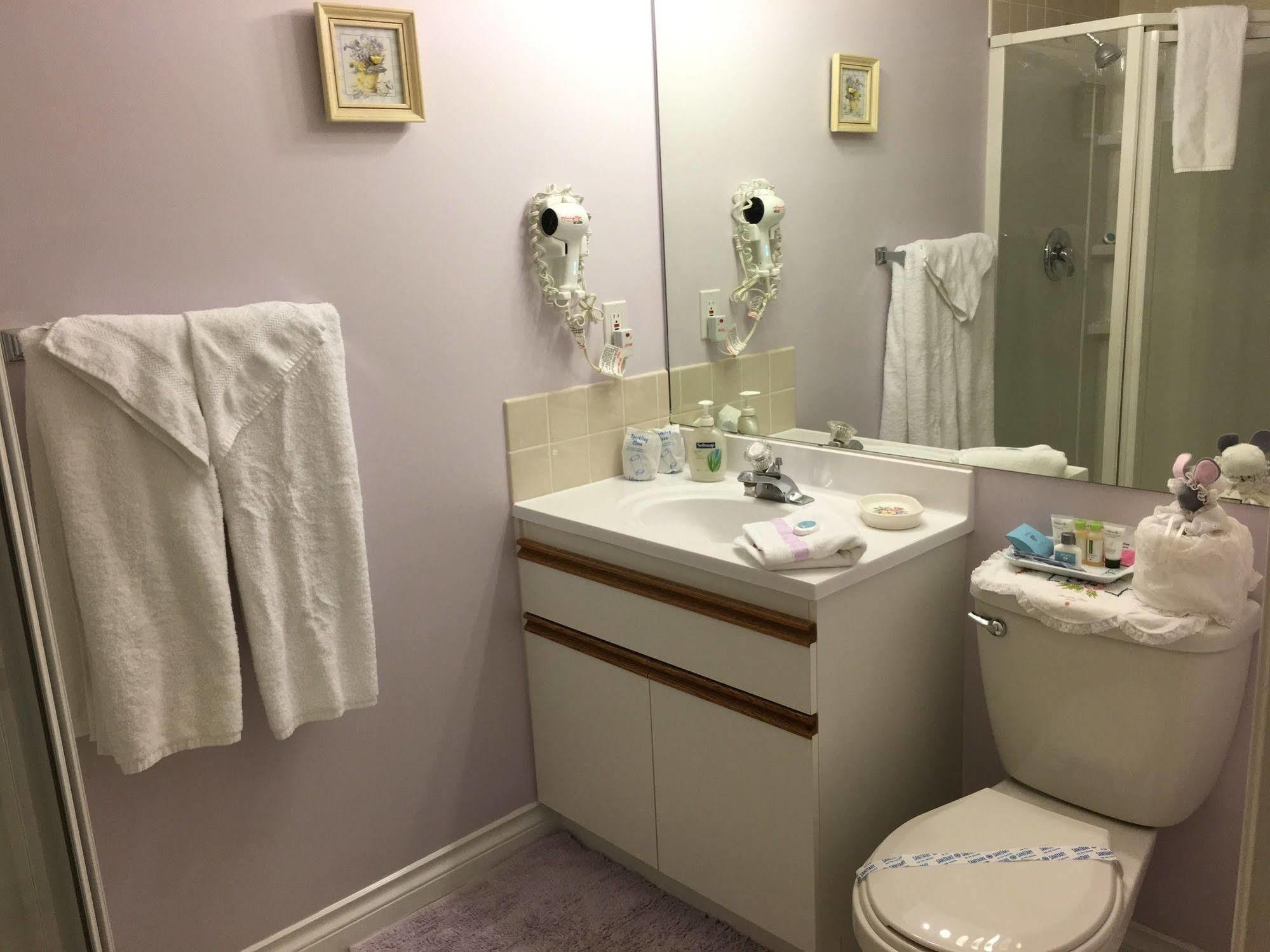 Alexandria House Bed & Breakfast West Kelowna Bagian luar foto